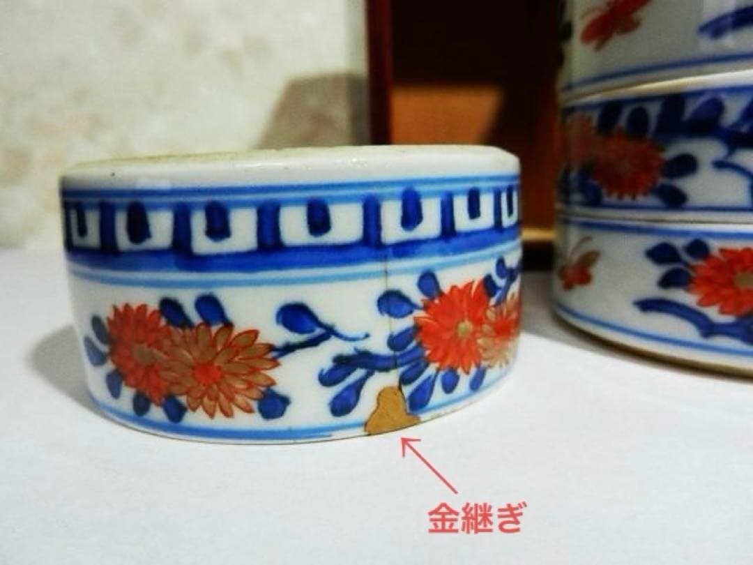 共箱入り「古伊万里錦手花蝶文様丸形四段小重鉢」と「切子ワイングラス」２点