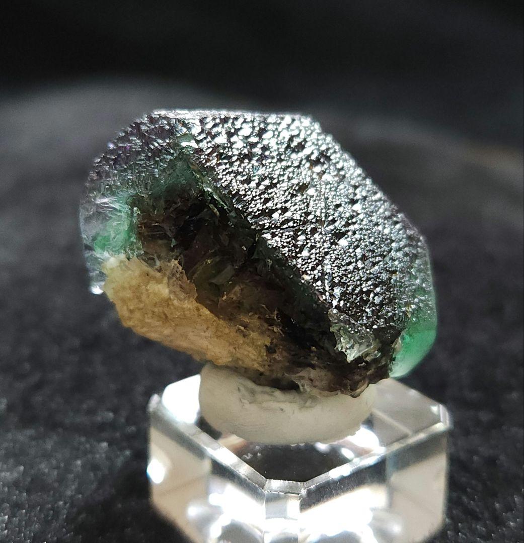 エロンゴ産バイカラーフローライトキューブNo1309