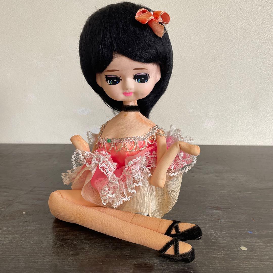 昭和レトロ ポーズ人形 バレリーナ 座りポーズ 布人形 黒髪 - メルカリ