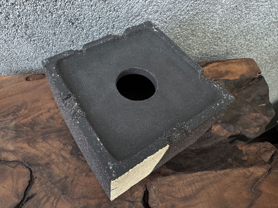 手作植木鉢 幾何学模様の黒い植木鉢（ 塊根植物 グラキリス パキプス