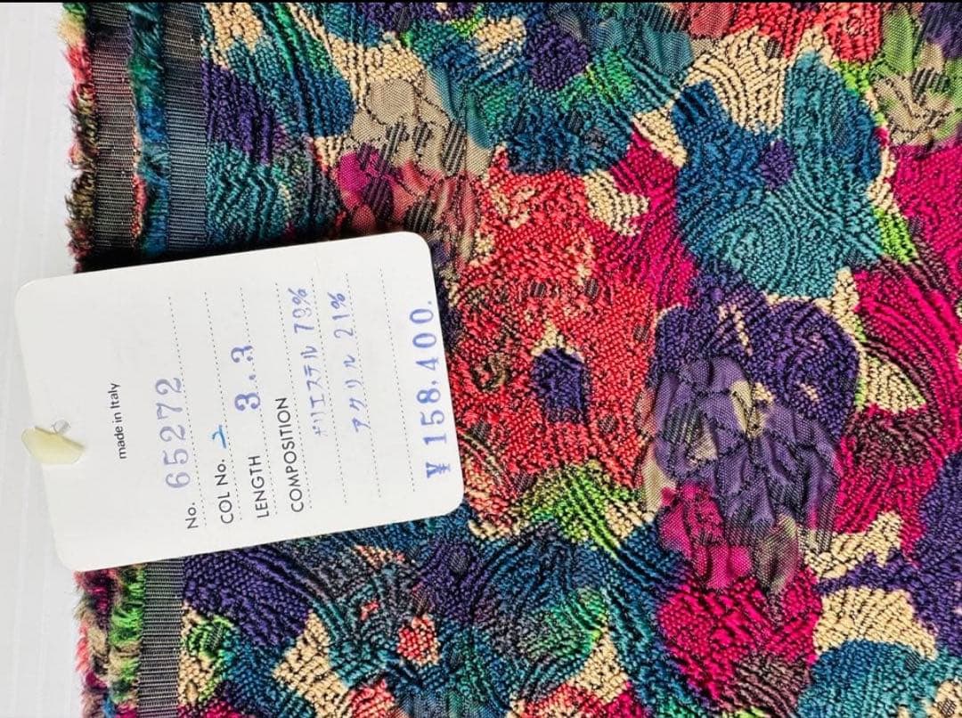 新品未使用イタリア製 花柄 生地／立体感あり・ポイント使い向き 1.2×3.3m