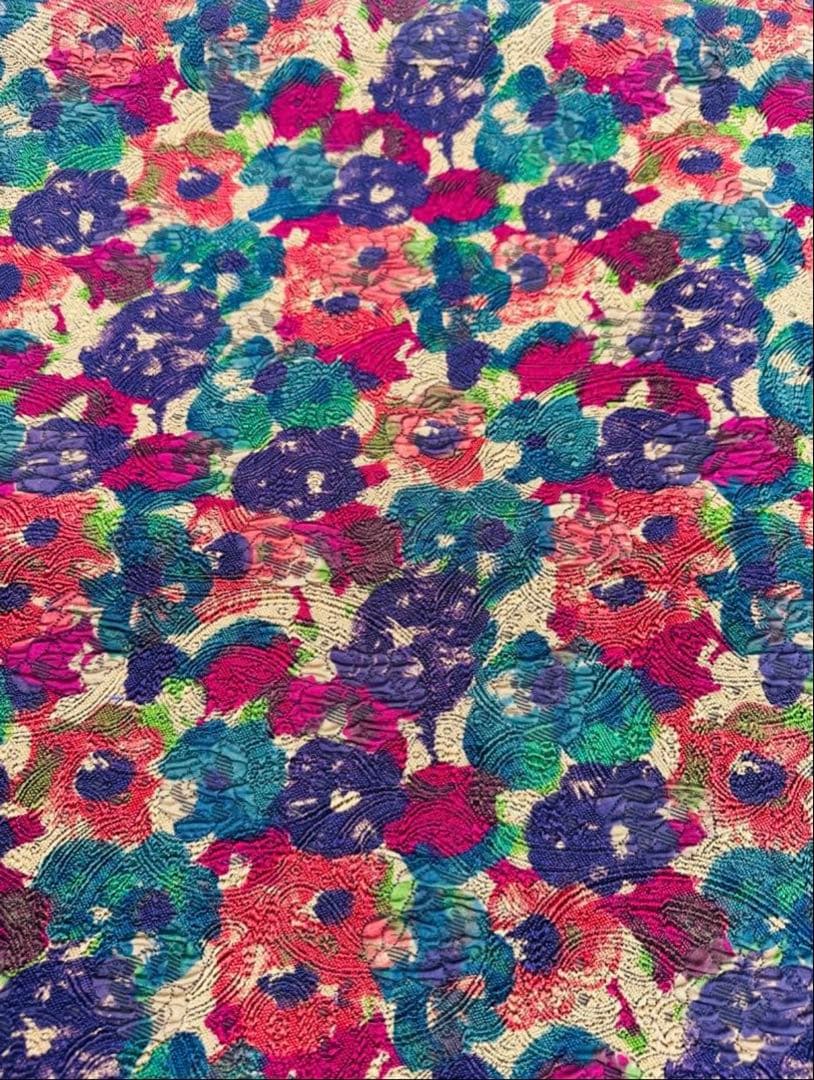 新品未使用イタリア製 花柄 生地／立体感あり・ポイント使い向き 1.2×3.3m