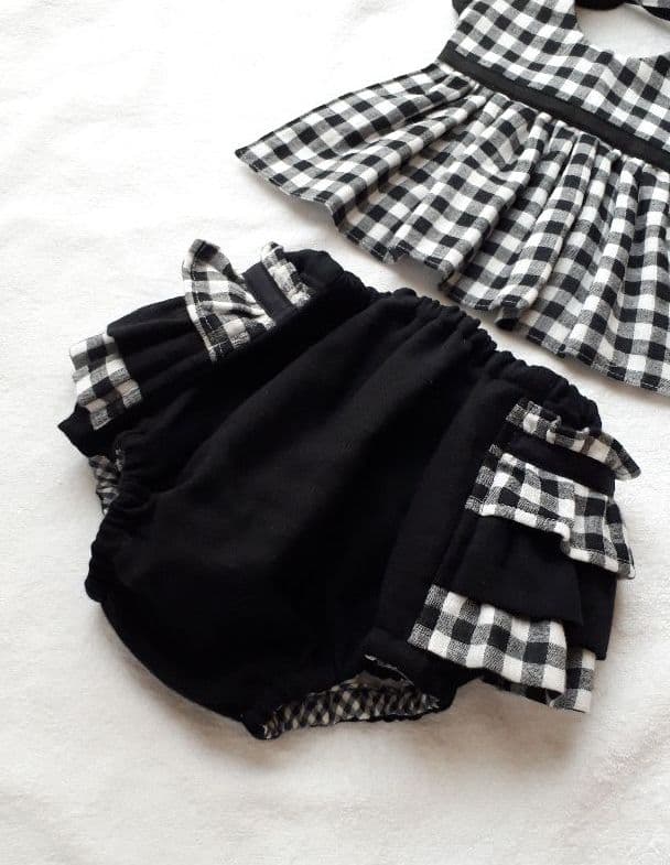 モノクロチェック2点セット♠️吊りスカートワンピース風スタイ&ベビー