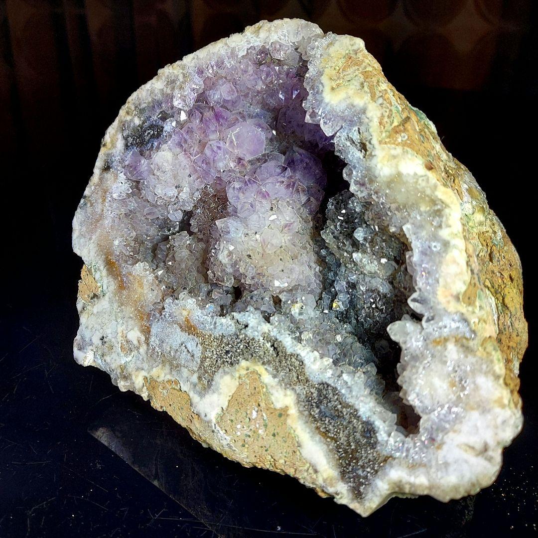 大きい！ 中に結晶モコモコ♪ 約2キロ ジオードドーム 原石 1面磨き 302