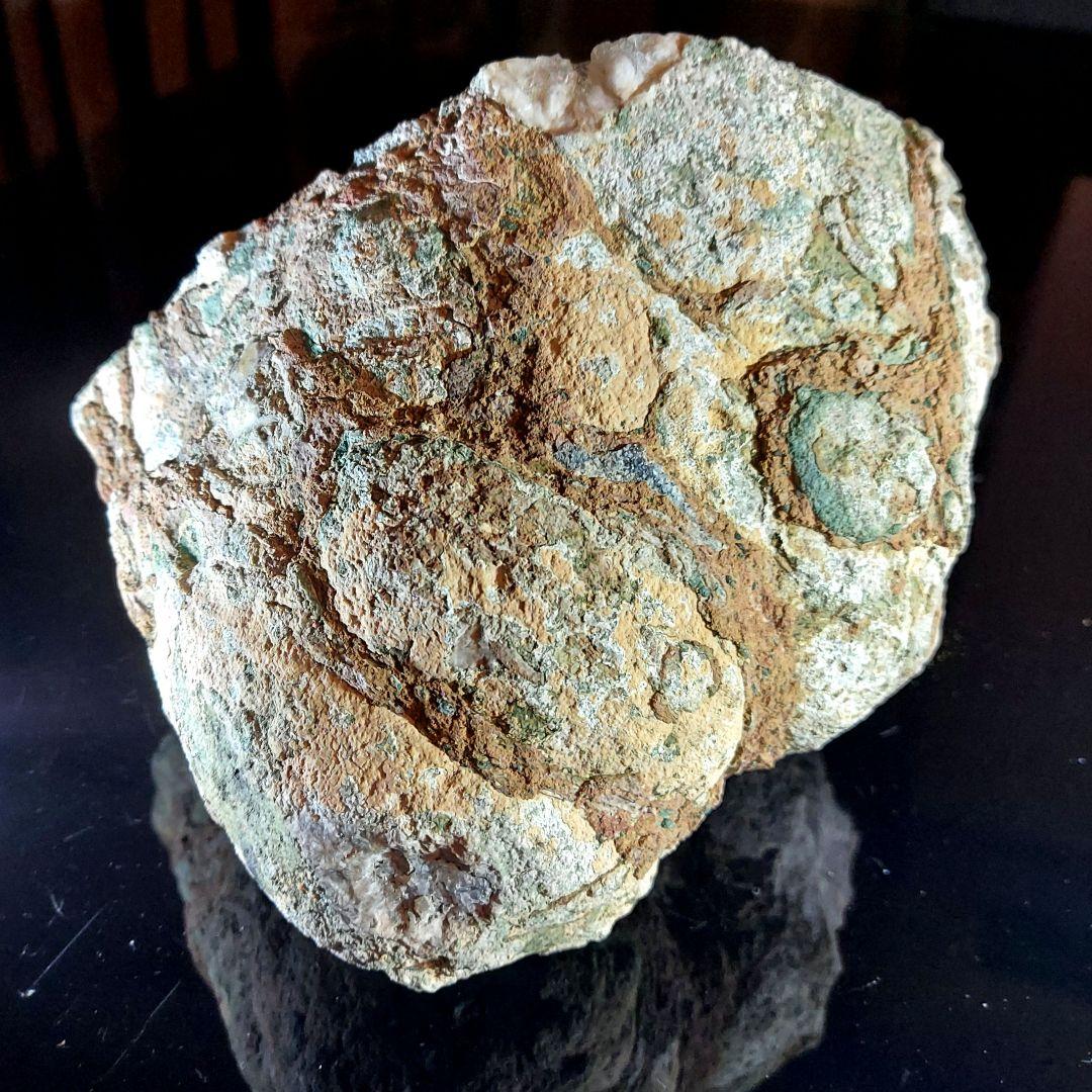 大きい！ 中に結晶モコモコ♪ 約2キロ ジオードドーム 原石 1面磨き 302