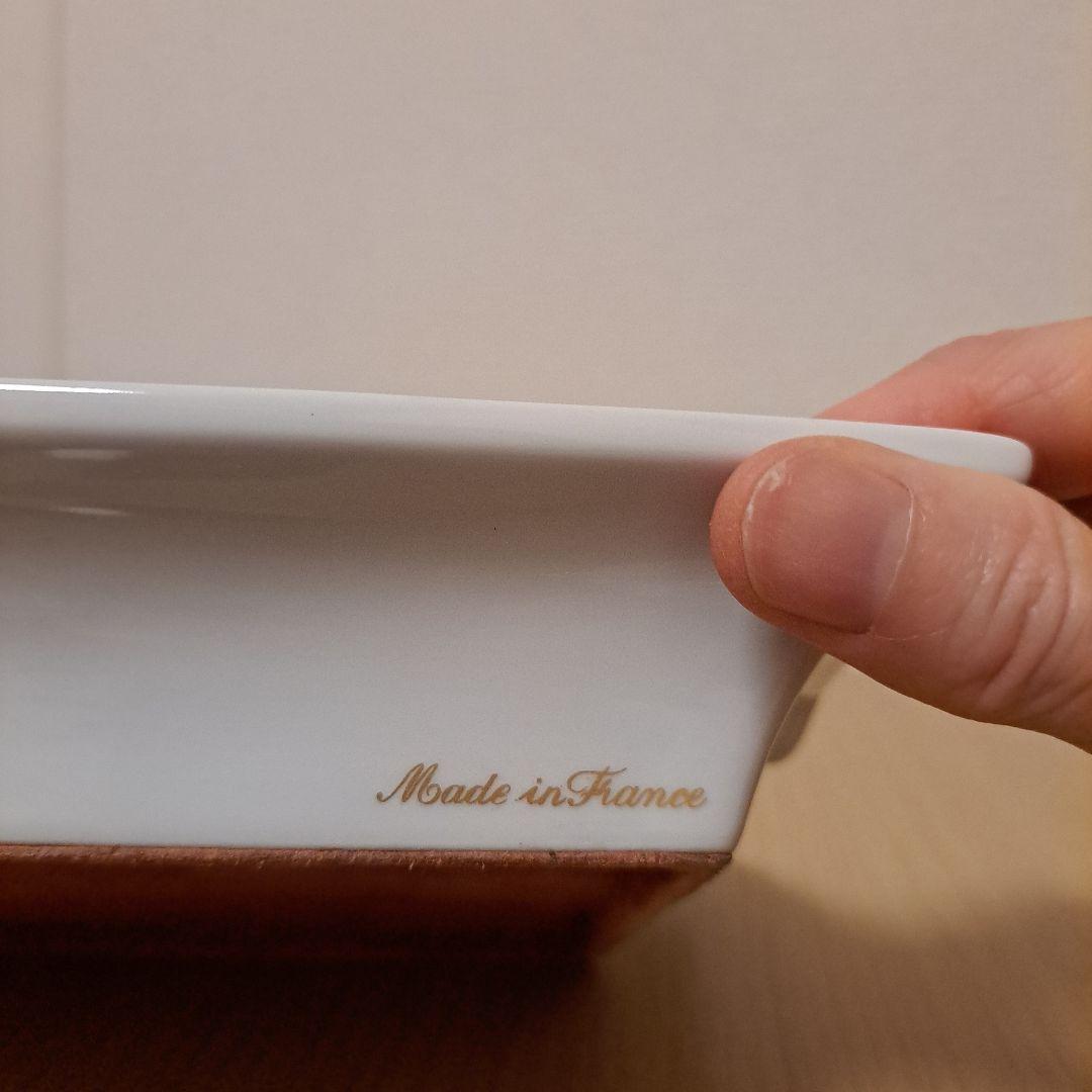 HERMES　羽根デザインの陶器灰皿　アッシュトレイ