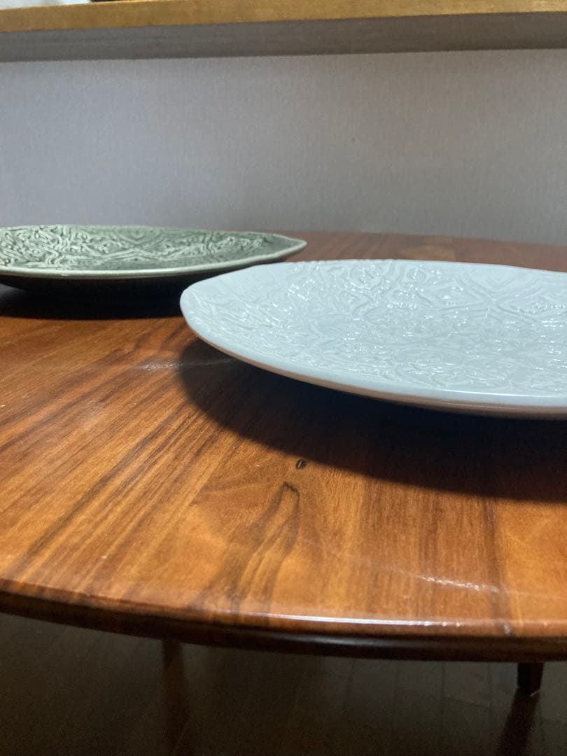 matildajars ジャスフランス製エンボス加工の花模様皿2枚セット