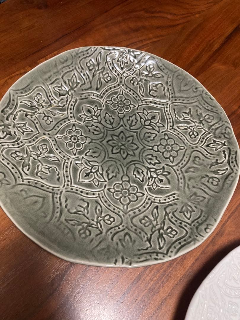 matildajars ジャスフランス製エンボス加工の花模様皿2枚セット