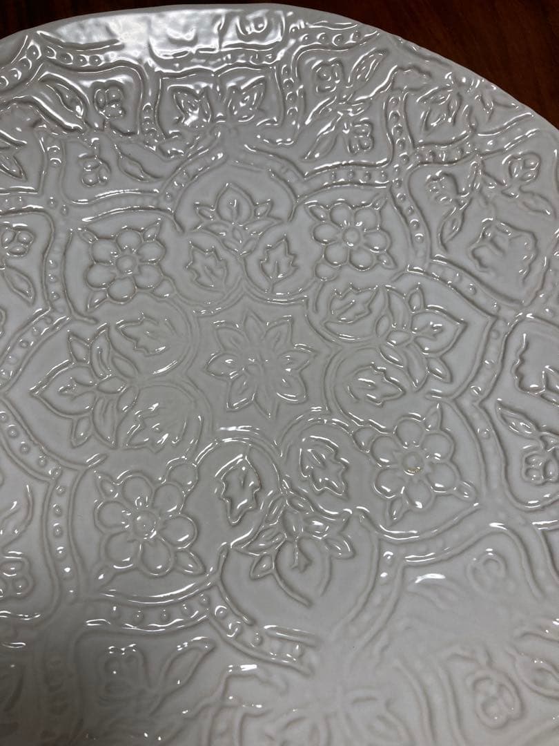 matildajars ジャスフランス製エンボス加工の花模様皿2枚セット