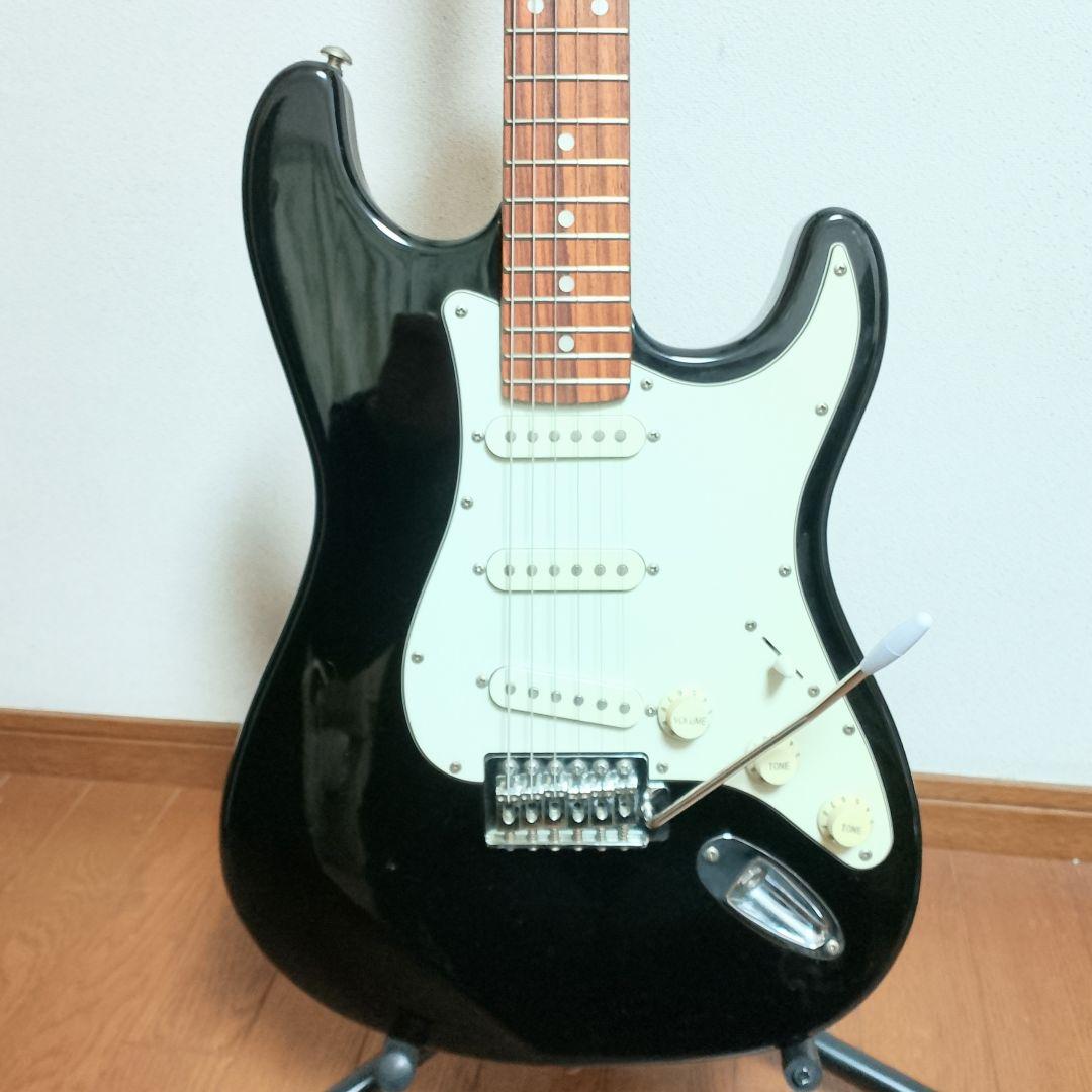 美品　Mavis　ストラトキャスタータイプ　エレキギター　弦は新品！