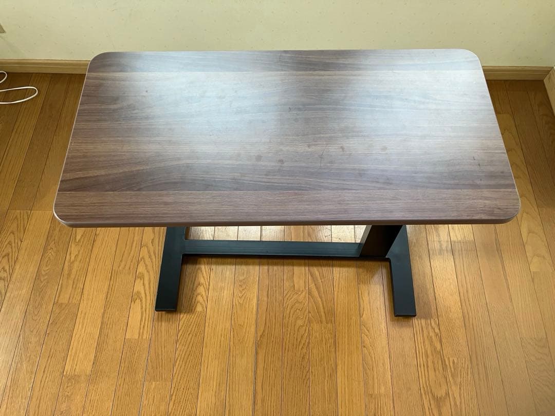 ニトリ　テーブル　長方形　デスク　仕事　キャスターあり