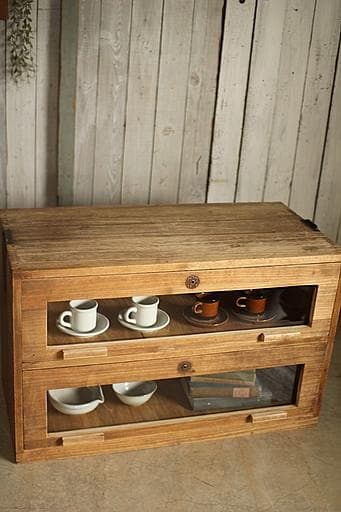 味のある前面ガラスの木製引き出し2段　食器棚　シャツケース　収納棚　古家具