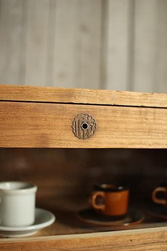 味のある前面ガラスの木製引き出し2段　食器棚　シャツケース　収納棚　古家具