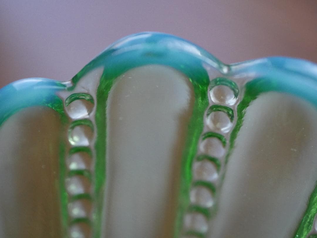 極小剥がれ有り・モッサーグラス グリーンオパールセント 脚付きディッシュ