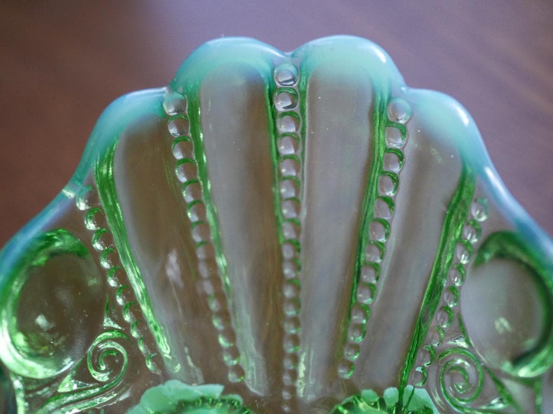 極小剥がれ有り・モッサーグラス グリーンオパールセント 脚付きディッシュ