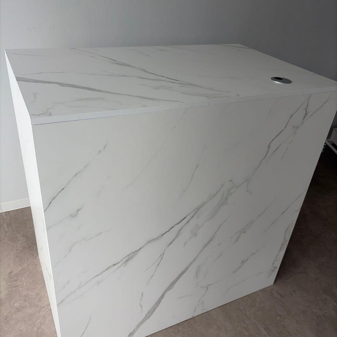 ホワイト大理石模様カウンターテーブル