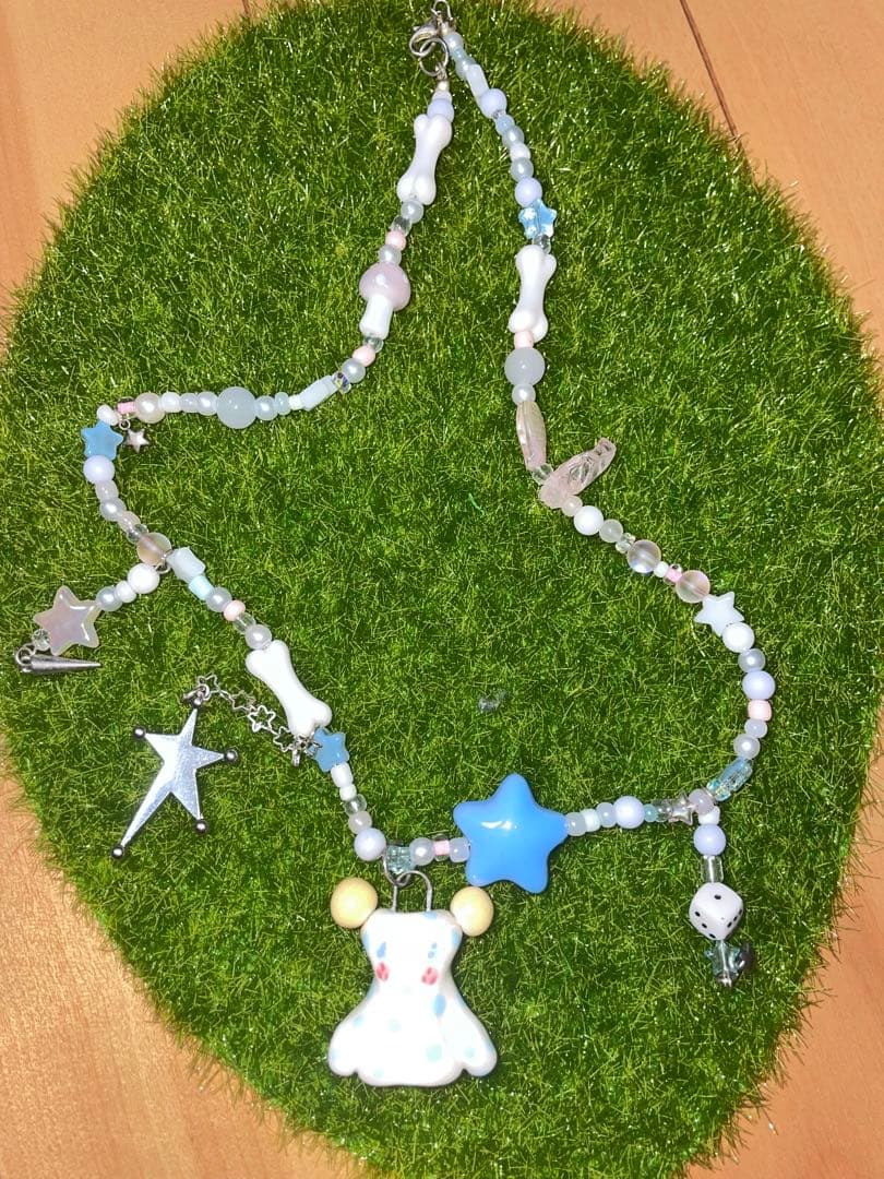 カラフルビーズと星型チャームのネックレス