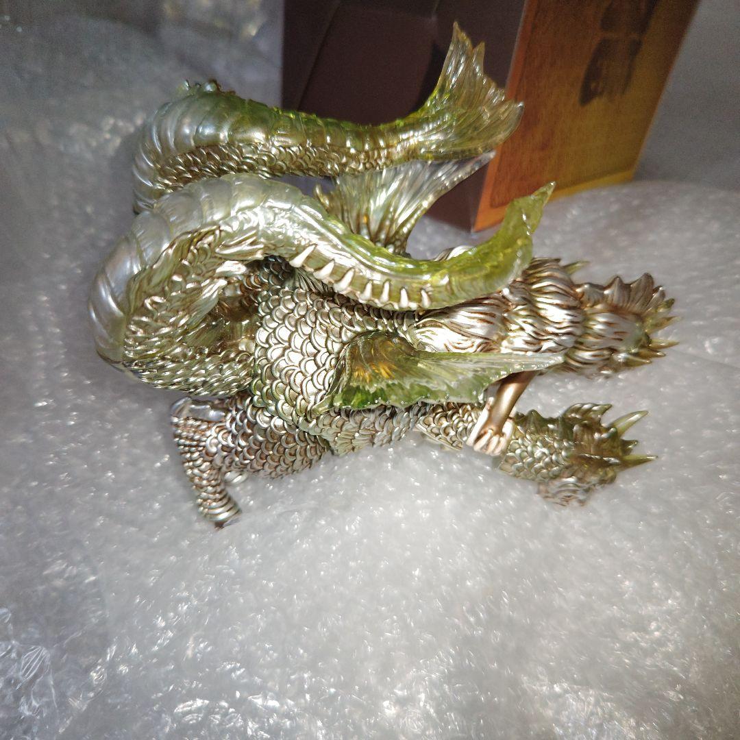 怪獣女王　DRAGORA　フィギュア　ソフビ