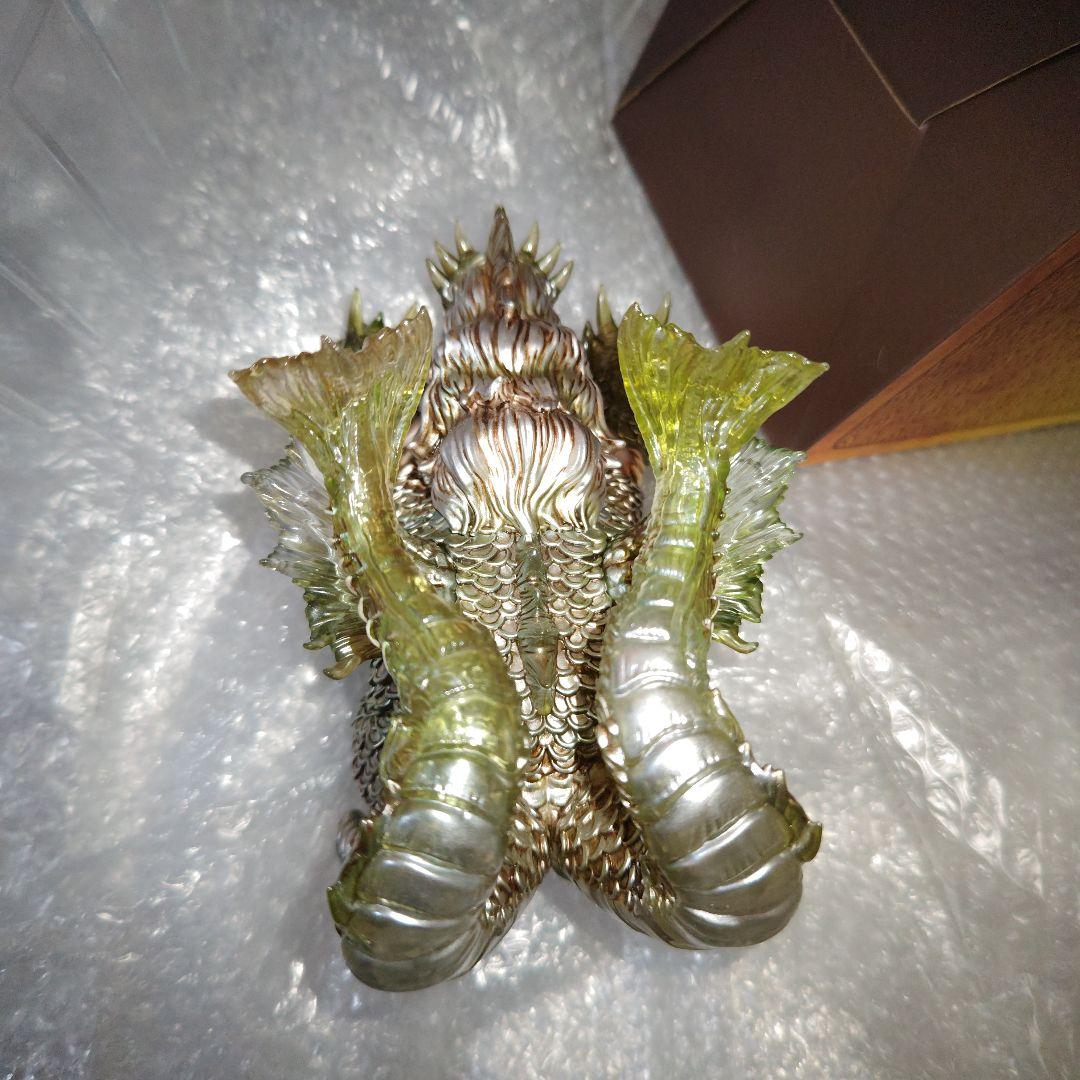 怪獣女王　DRAGORA　フィギュア　ソフビ