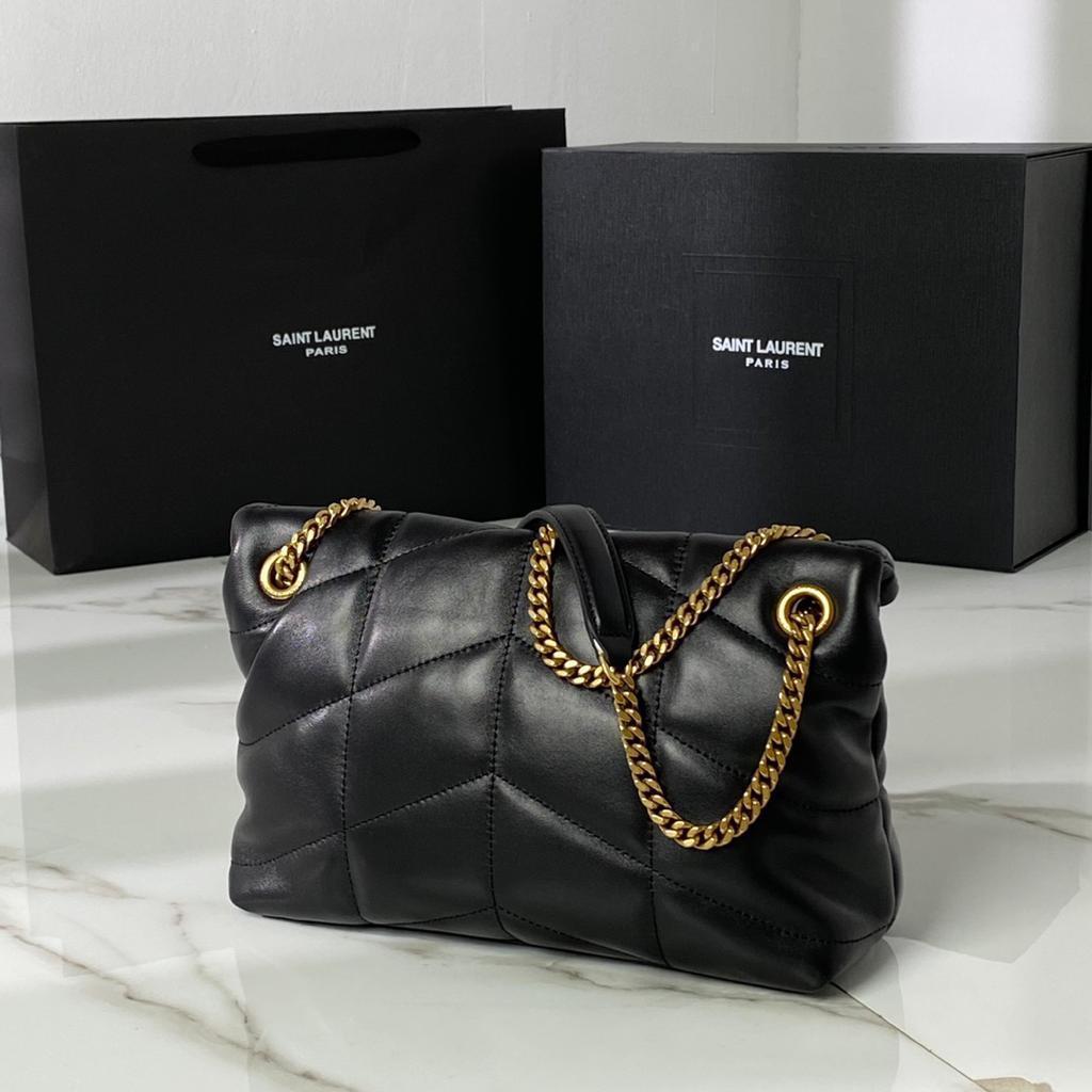 大人気！YSLブラック　肩掛け　ショルダーバッグ　レザー