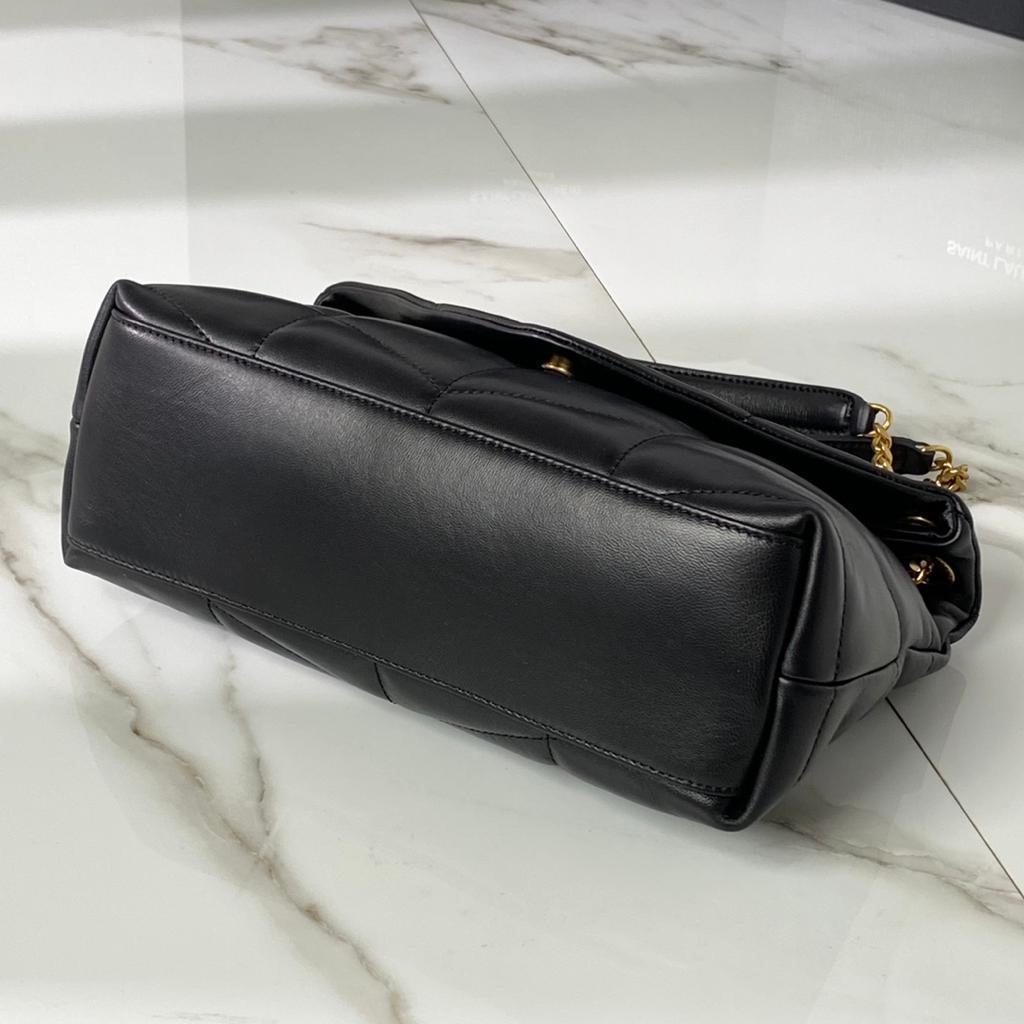 大人気！YSLブラック　肩掛け　ショルダーバッグ　レザー