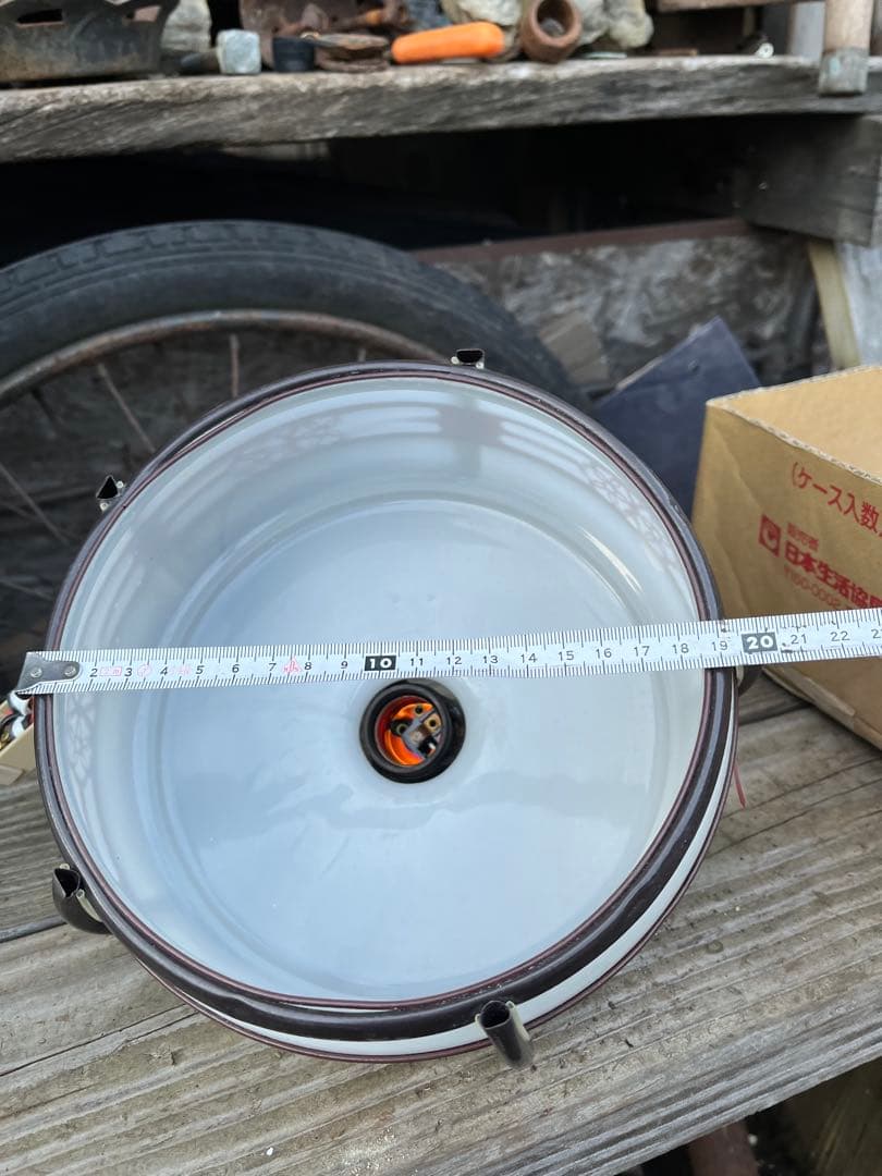 昭和レトロミルク傘ライト ホワイトのガラス製電気の傘　 花柄の装飾ガラス傘