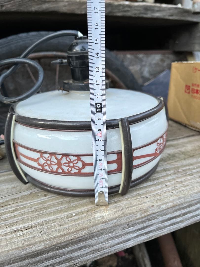 昭和レトロミルク傘ライト ホワイトのガラス製電気の傘　 花柄の装飾ガラス傘