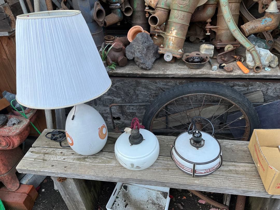 昭和レトロミルク傘ライト ホワイトのガラス製電気の傘　 花柄の装飾ガラス傘