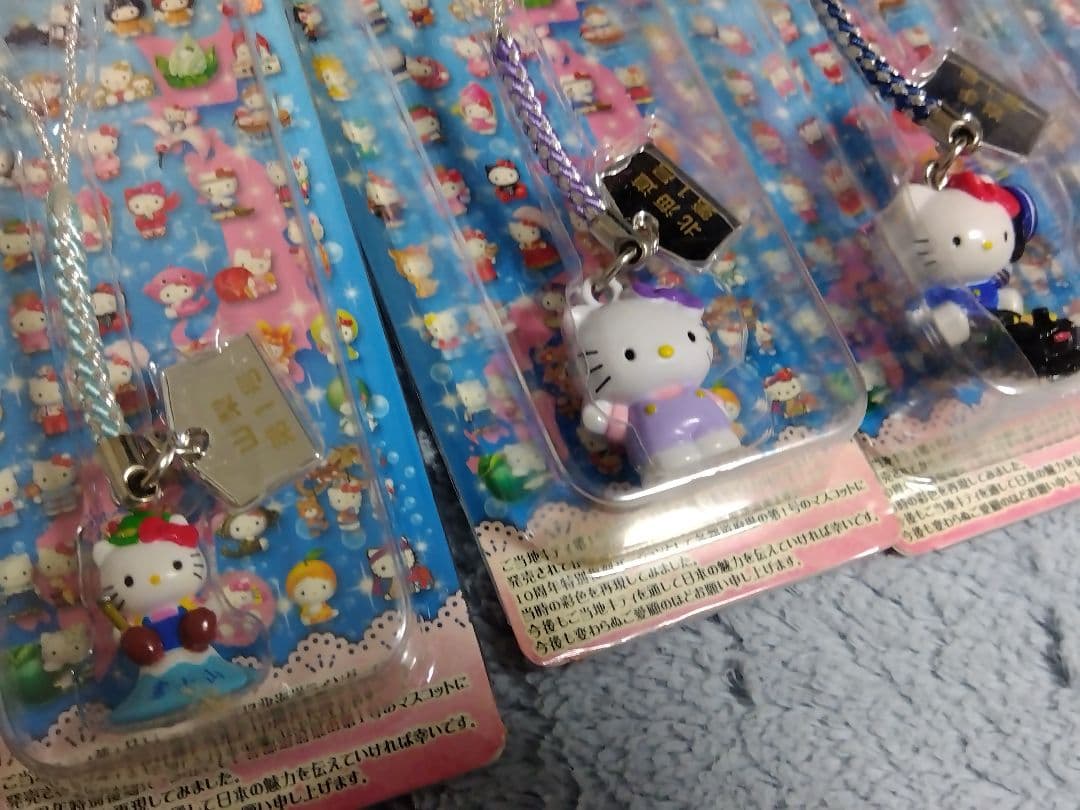 ご当地キティ 10th ストラップ 4個セット - メルカリ