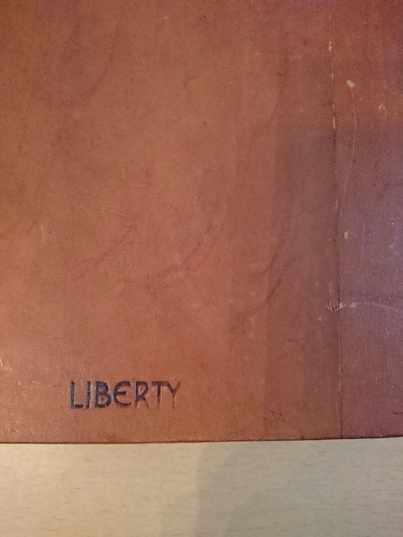 匿名配送、おまとめ購入、ロンドンのリバティで購入したブック型のアクセサリー入れ。