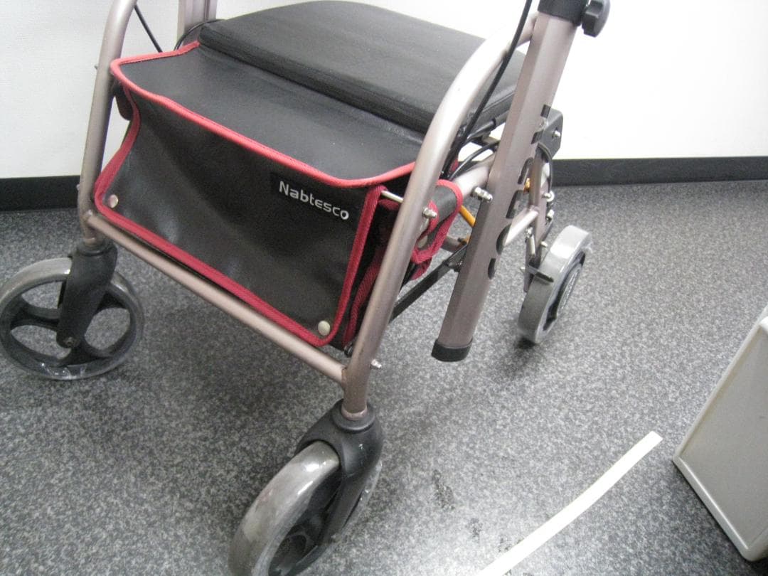 【送料無料】ナブテスコ 前腕支持型歩行車 REHAMO コンパル抑速ブレーキ