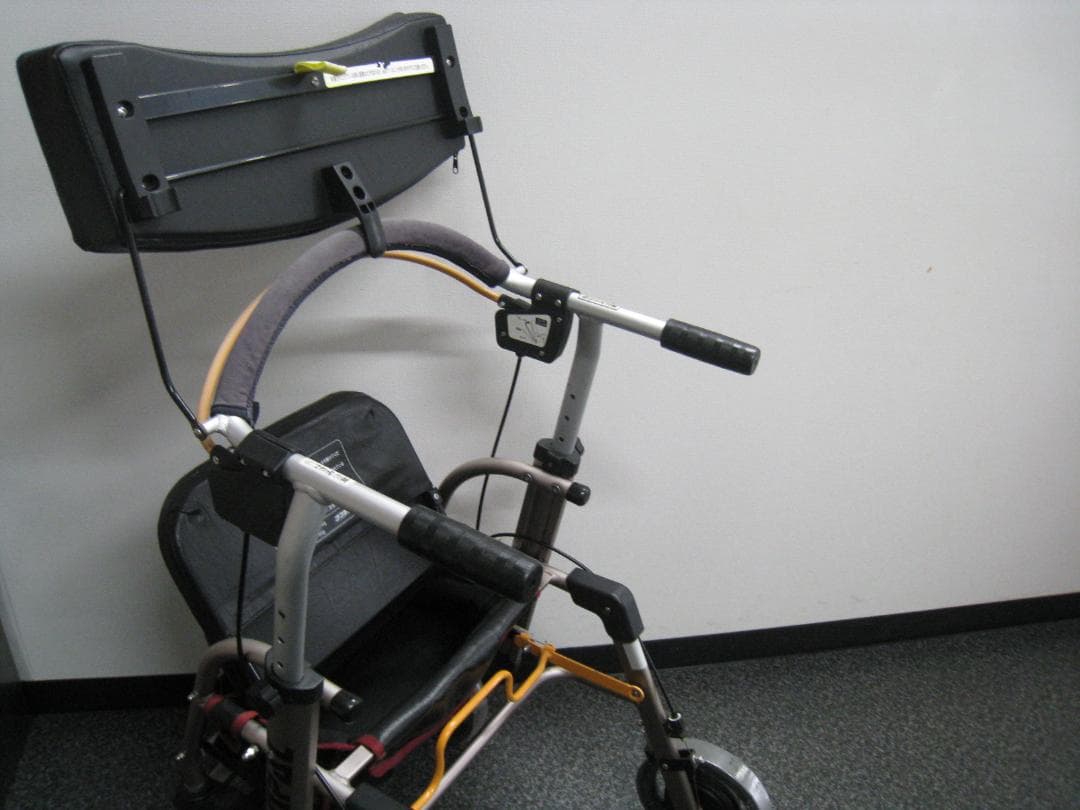 【送料無料】ナブテスコ 前腕支持型歩行車 REHAMO コンパル抑速ブレーキ