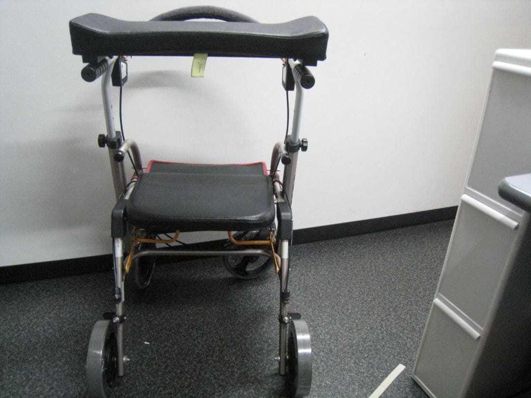 【送料無料】ナブテスコ 前腕支持型歩行車 REHAMO コンパル抑速ブレーキ