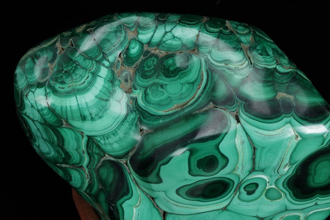 天然マラカイト 孔雀石 台座付 5.3kg 原石 鑑賞石水石 飾石 鉱石 美石