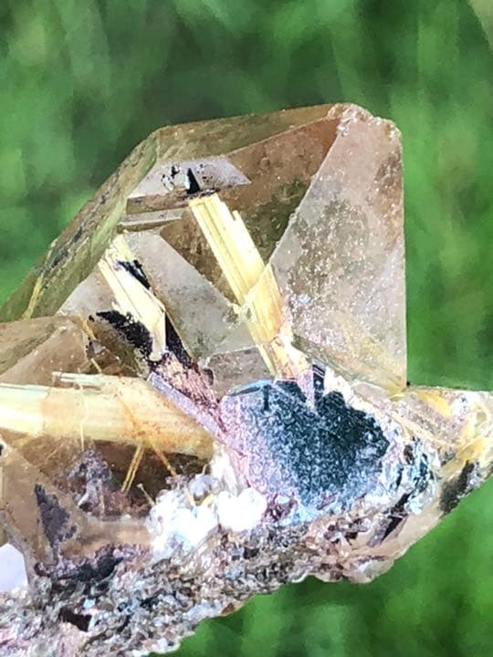 【匿名発送】ブラジル産　ゴールドルチル、ゴールデンヒーラー原石