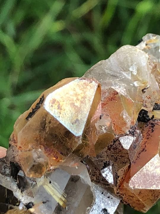 【匿名発送】ブラジル産　ゴールドルチル、ゴールデンヒーラー原石