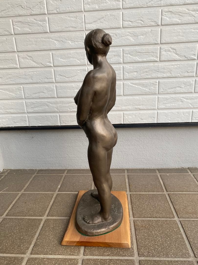ブロンズ風ヌード像 樹脂製で軽量 木製ベース付き 約45cm ハンドメイド 彫刻