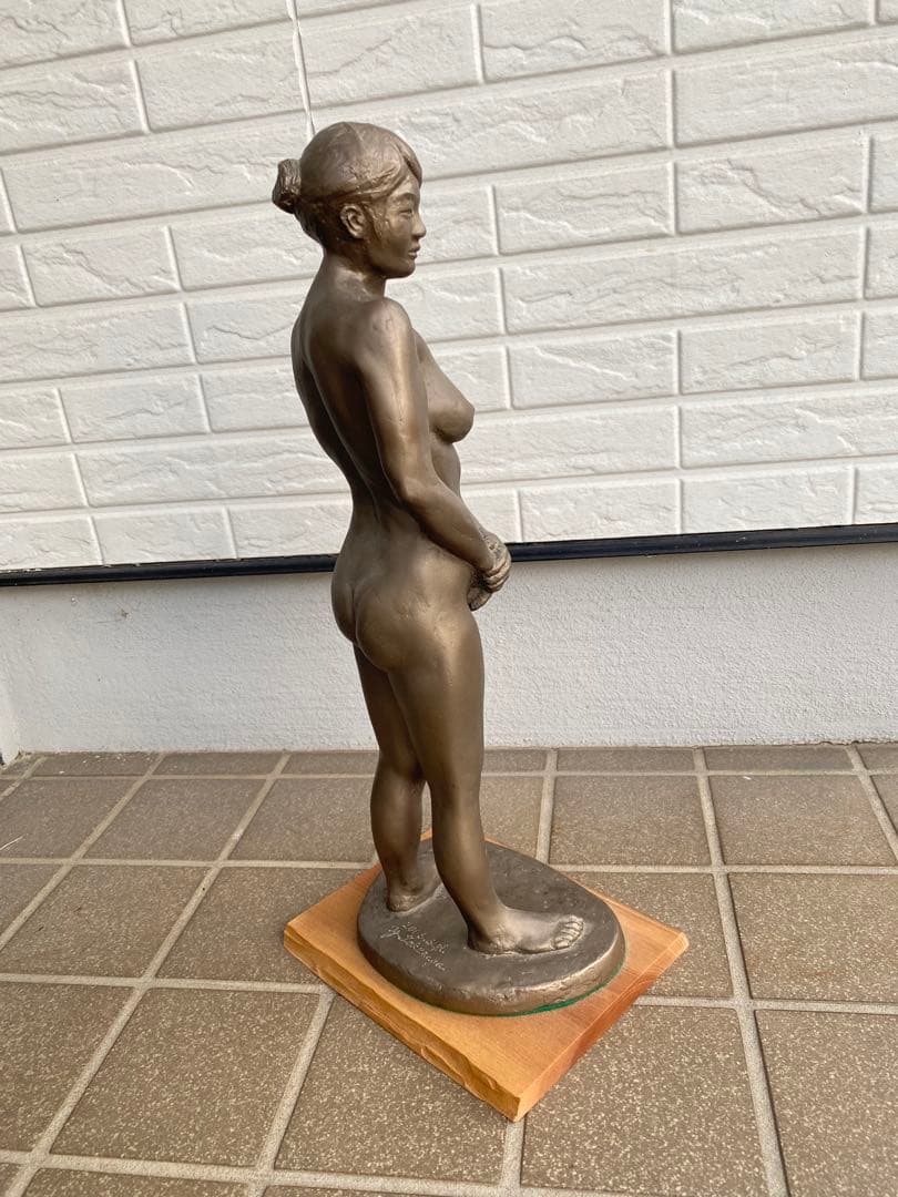ブロンズ風ヌード像 樹脂製で軽量 木製ベース付き 約45cm ハンドメイド 彫刻