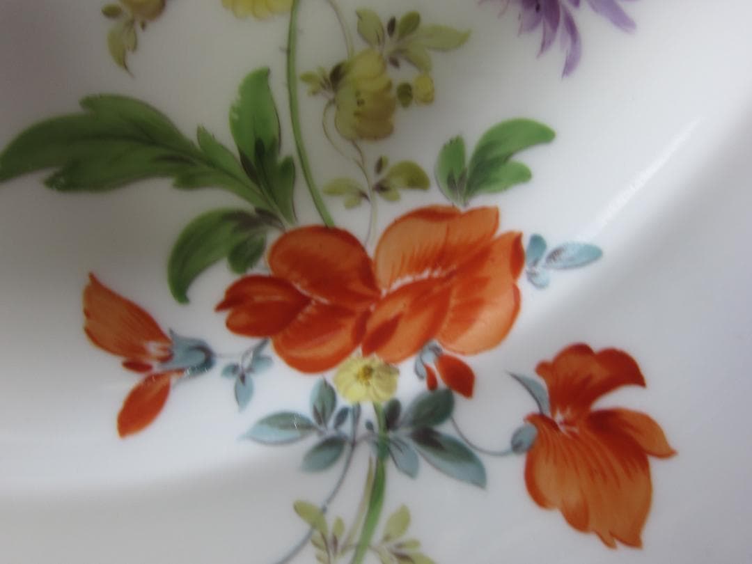 新品・未使用、一級品　マイセン三つ花（けし）　25.5Φcmディナー皿