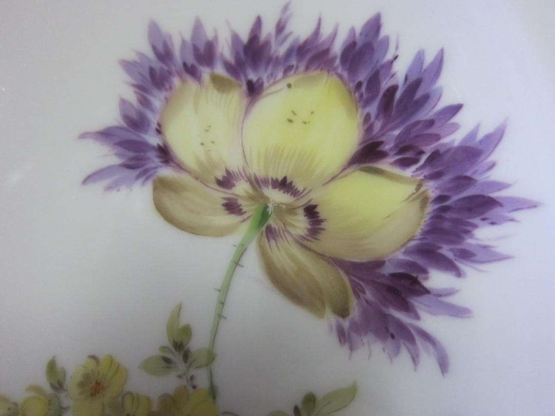 新品・未使用、一級品　マイセン三つ花（けし）　25.5Φcmディナー皿