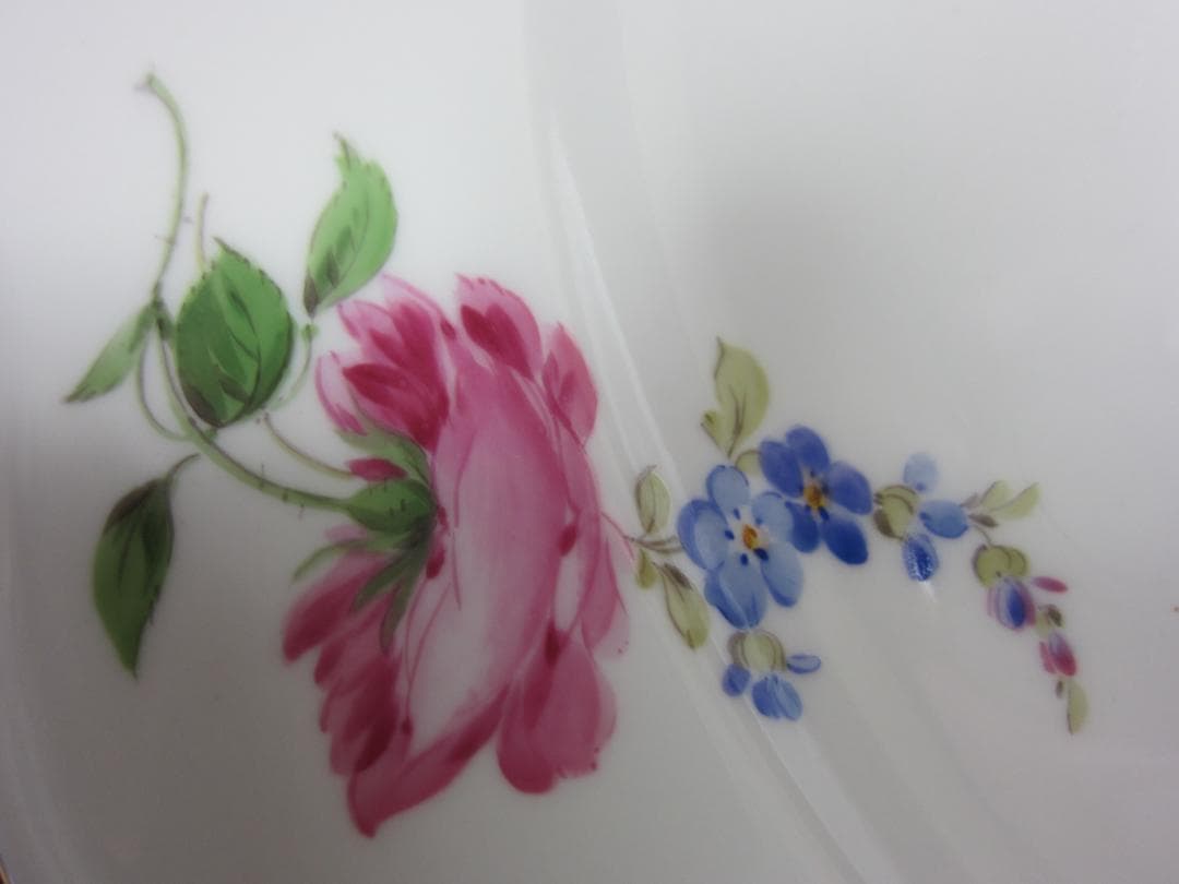 新品・未使用、一級品　マイセン三つ花（けし）　25.5Φcmディナー皿