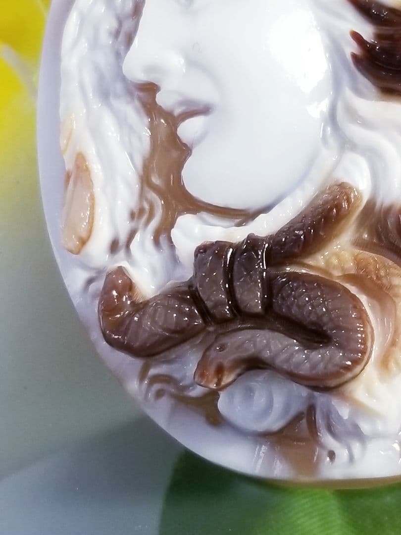 ねね 断捨離KS-911【ジュゼッペ・テソリエーレ作】天然三層シェルカメオ