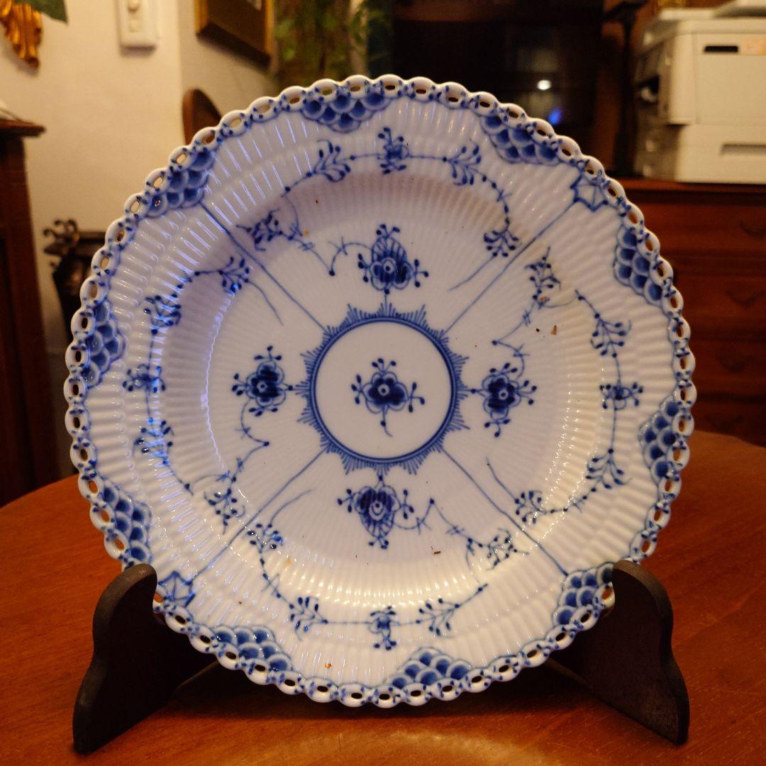 青と白の花柄 陶磁器の皿 2枚セット