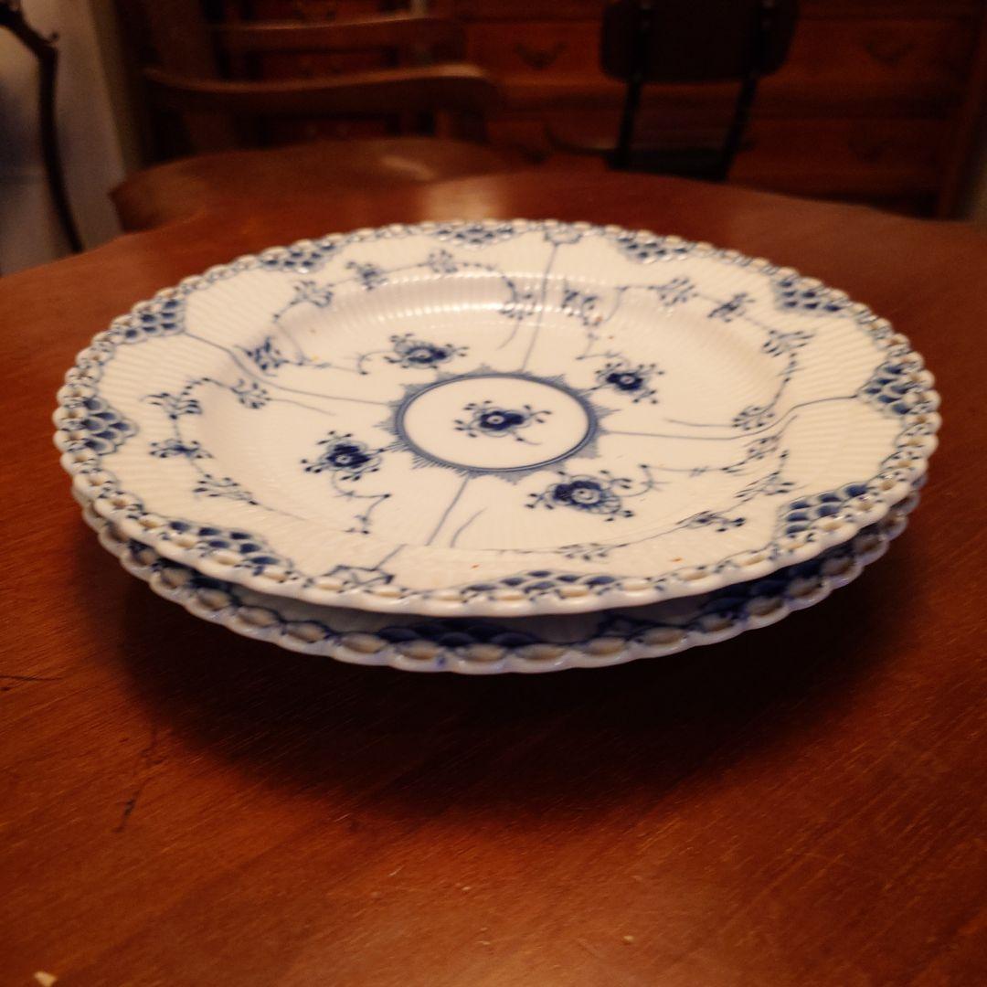 青と白の花柄 陶磁器の皿 2枚セット