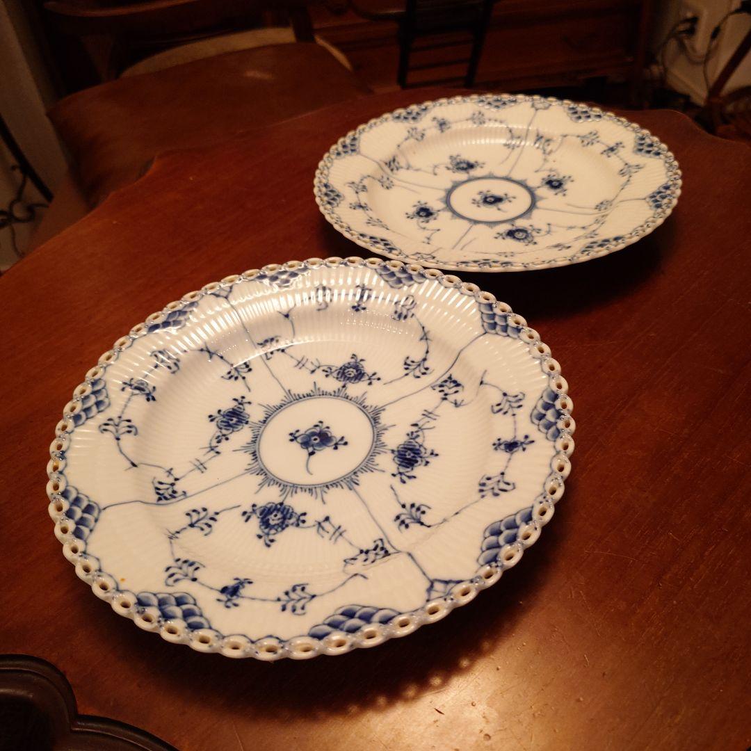 青と白の花柄 陶磁器の皿 2枚セット