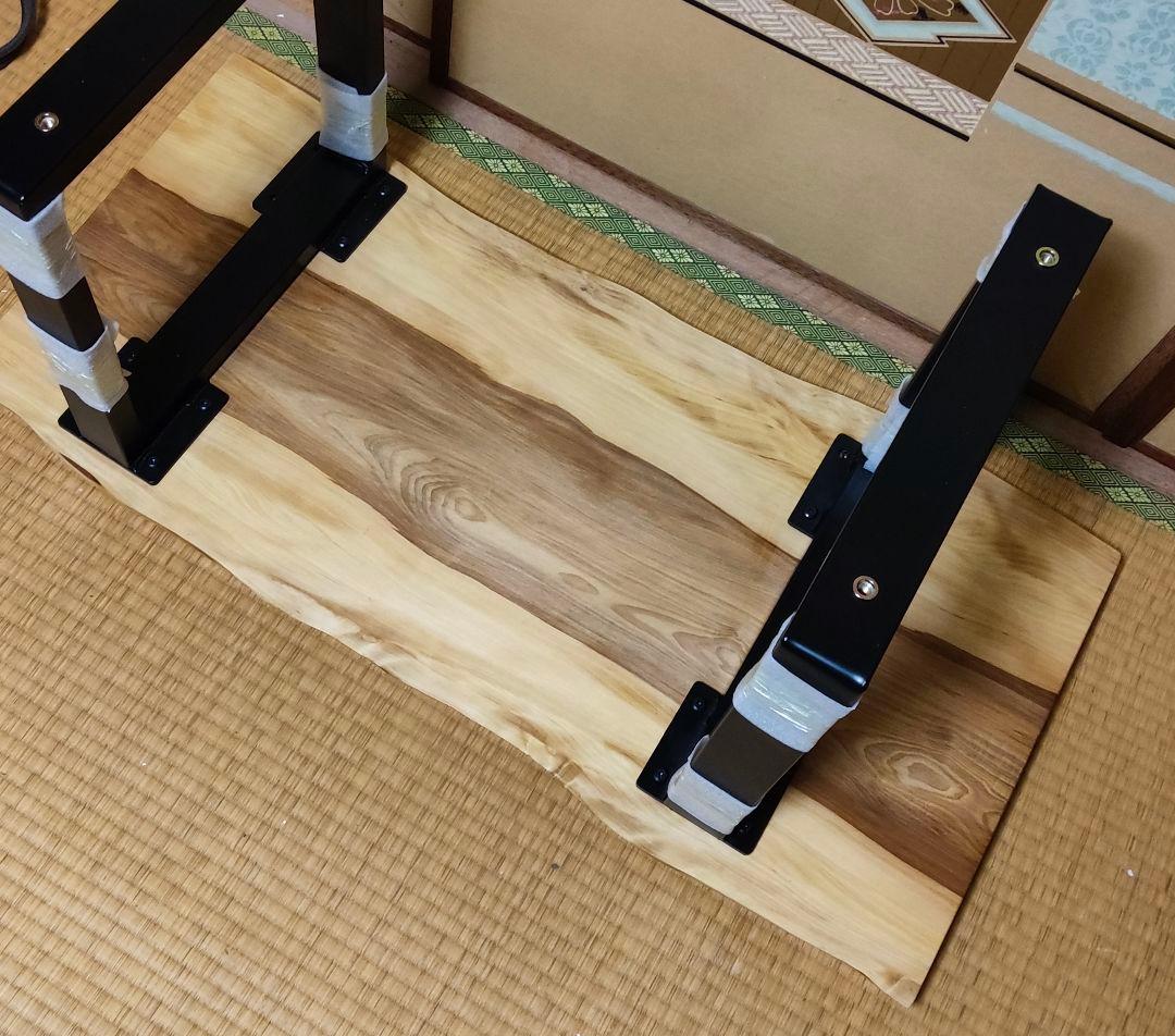 イヌマキ 一枚板 センターテーブル アイアンレッグ 蜜蝋仕上げ