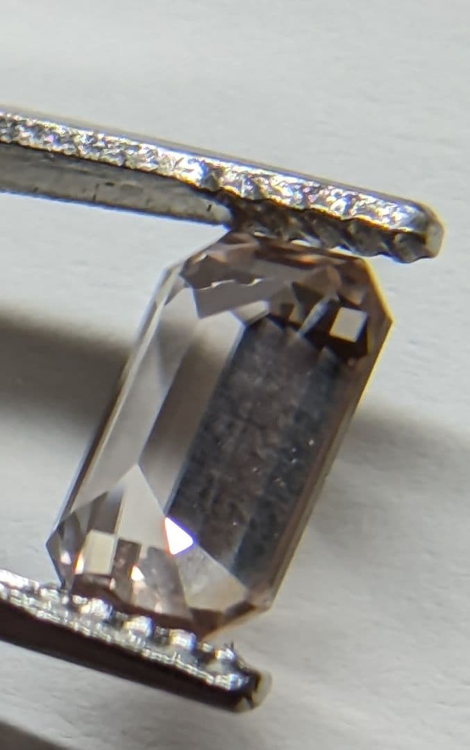 産 ハーツレンジ ジルコン 2.6ct 淡いスモーキー・ラベンダー色 天然