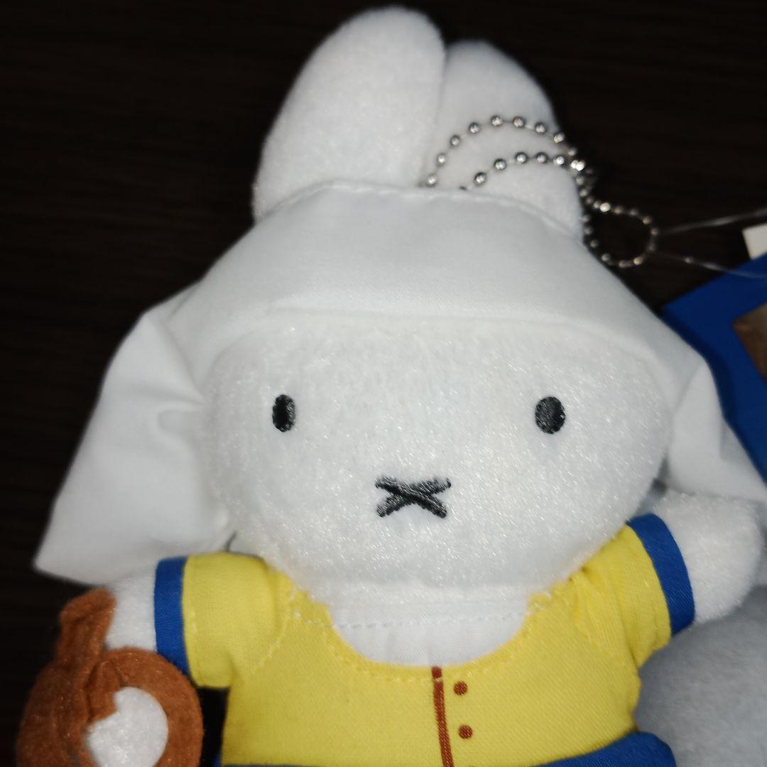 フェルメールコラボ 牛乳を注ぐミッフィー ぬいぐるみキーホルダー
