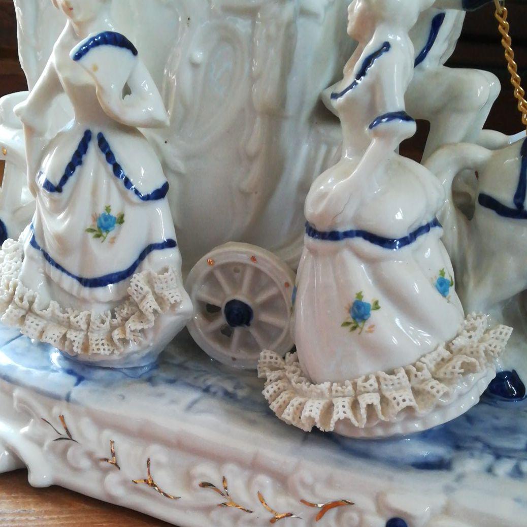 馬車　陶器製　置き物　貴婦人　置物　飾り物