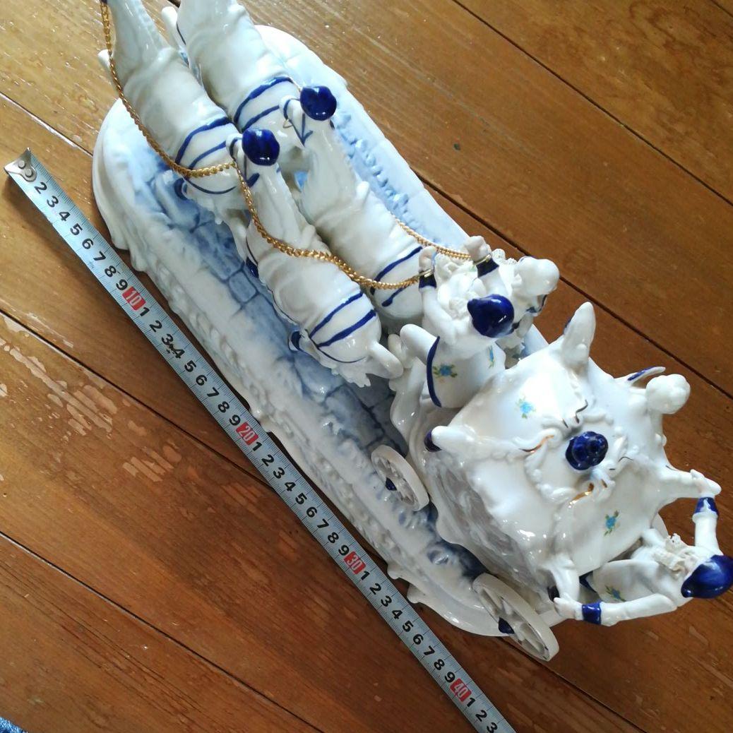 馬車　陶器製　置き物　貴婦人　置物　飾り物